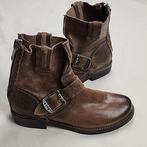 FRYE Vicky Artisan Back Zip Booties with Sleek Design Women Sz 6 Leather Western
